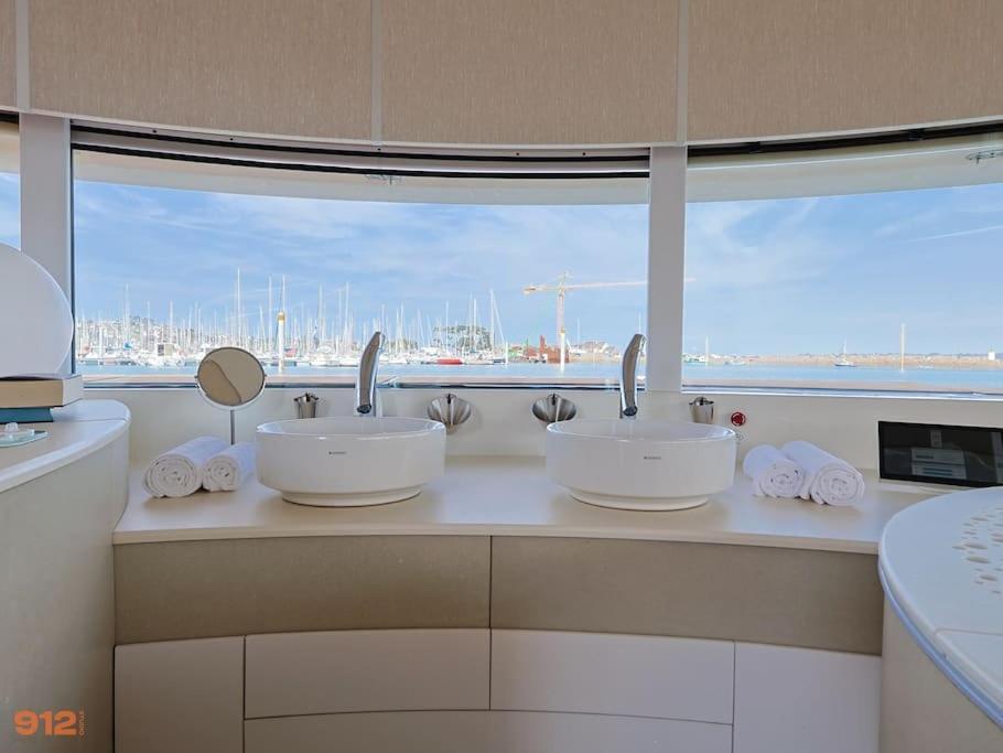 Anthenea Suite Hoteliere Flottante Perros-Guirec Exteriér fotografie