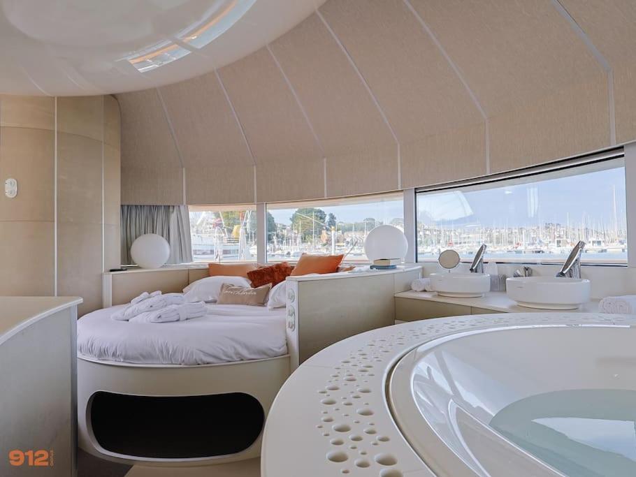 Anthenea Suite Hoteliere Flottante Perros-Guirec Exteriér fotografie